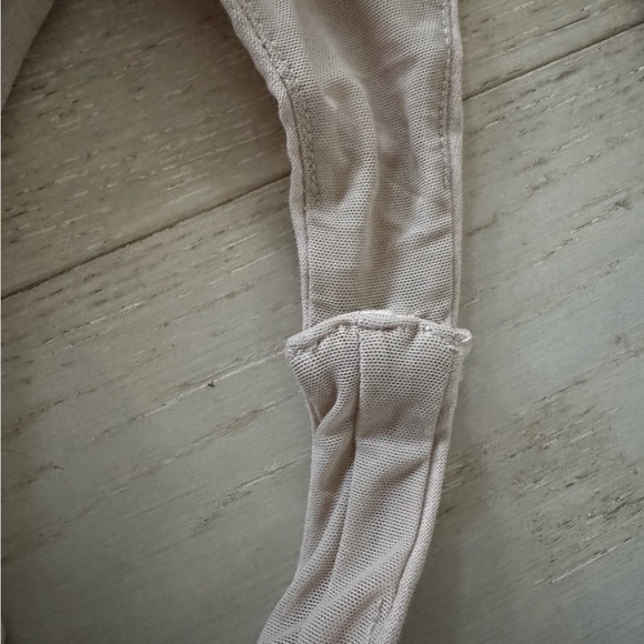 NWOT Alice and Olivia Becker Mock Neck Bodysuit - Picture 14 of 14